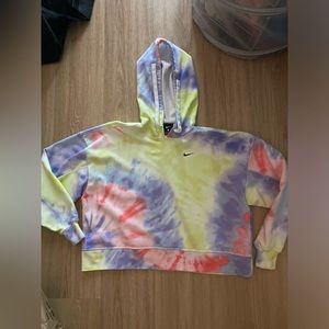 CROPPED TIE DYE NIKE HOODIE